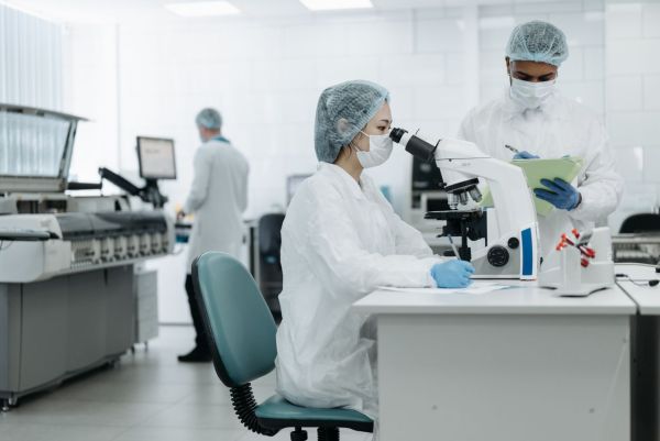 Stratégies innovantes des centres de santé pour attirer et fidéliser les talents : découvrez comment !
